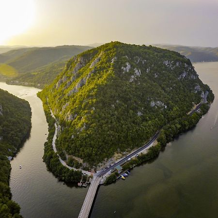 Casa Patryk Hotel Orşova Екстериор снимка