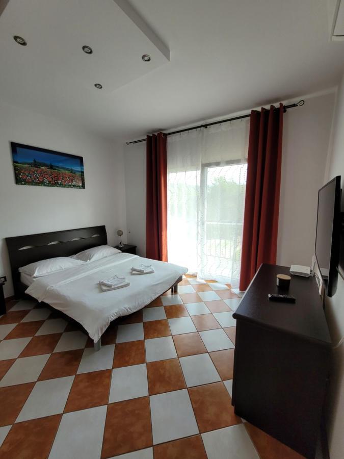 Casa Patryk Hotel Orşova Екстериор снимка
