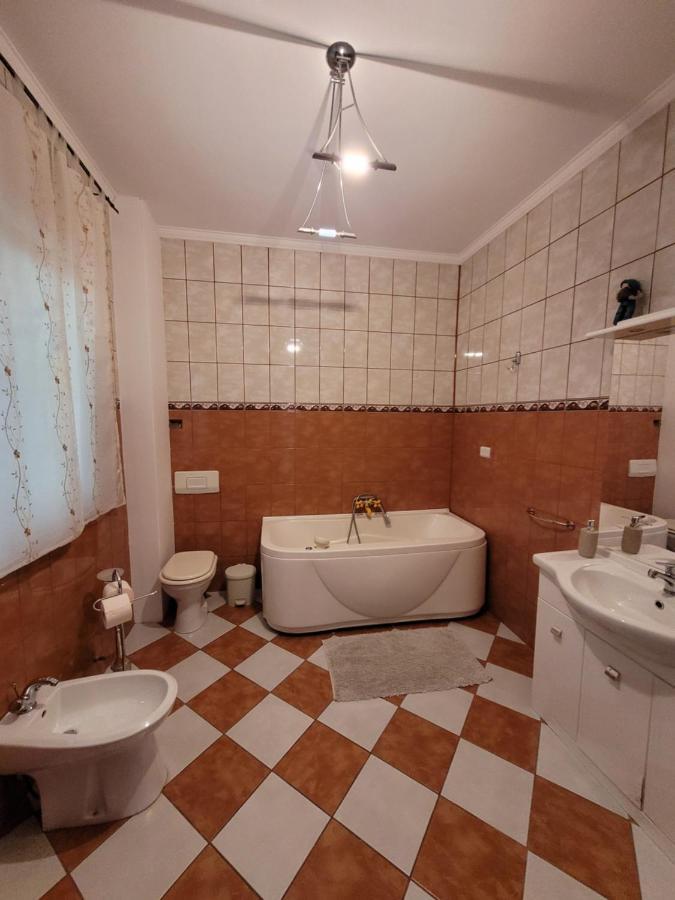 Casa Patryk Hotel Orşova Екстериор снимка