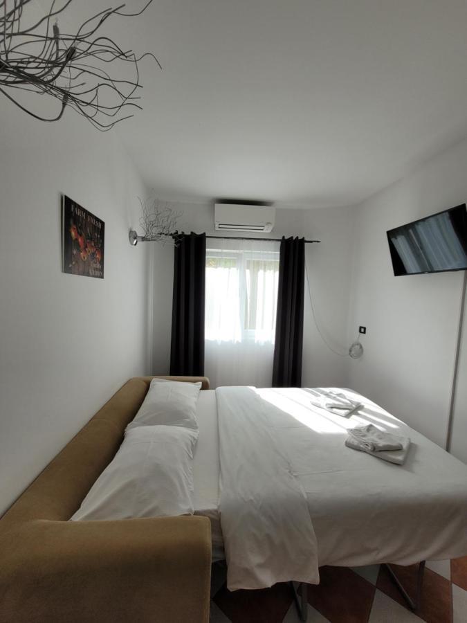 Casa Patryk Hotel Orşova Екстериор снимка