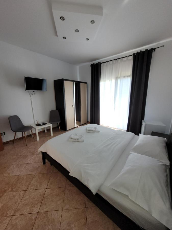 Casa Patryk Hotel Orşova Екстериор снимка